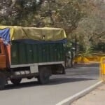 राहुल गांधी का सामान लेकर जाते हुए पिकअप