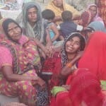 युवकों की मौत के बाद विलाप करते परिजन