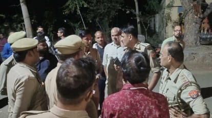 Asad Encounter : झांसी में देर रात असद का पोस्टमार्टम, कराई गई वीडियोग्राफी, पुलिस का भारी बंदोबस्त Assad post mortem in Jhansi late night, videography done