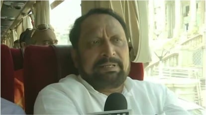 Karnataka: पूर्व उपमुख्यमंत्री लक्ष्मण सावदी बेंगलुरु रवाना; कांग्रेस या जेडीएस में हो सकते हैं शामिल Karnataka Former deputy CM Lakshman Savadi who has quit BJP join Congress JDS ahead of Assembly Election 2023