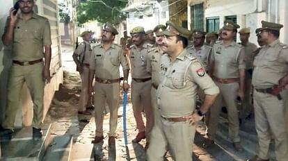 Atiq Ahmed: माफिया के 20 करीबियों के ठिकानों पर छापेमारी, प्रयागराज पुलिस से मिली है 35 की सूची Raids on 20 places close to the mafia Atiq Ahmed, list of 35 has been received from Prayagraj police