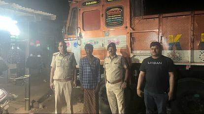 MP News: ट्रक की चपेट में आने से दो बाइक सवारों की मौत, पुलिस ने कई किमी पीछा कर आरोपी चालक को पकड़ा Two bike riders died after being hit by a truck, the police caught the accused driver