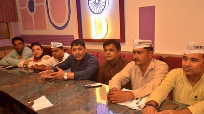 Aligarh News: आप के महापौर प्रत्याशी राजकुमार ने की घोषणा, जीते तो हाउस टैक्स हाफ और वाटर टैक्स होगा माफ AAP mayoral candidate Rajkumar announced house tax halved and water tax waived