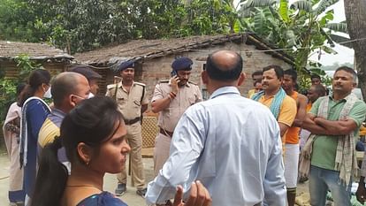 Bihar : मोतिहारी में पिता-पुत्र की मौत, ग्रामीण बोले- शराब पी थी; पुलिस कह रही- डायरिया फैला है वहां बिहार नकली शराब कांड: मोतिहारी में पिता-पुत्र की मौत, शराब पीने से हुई मौत, पुलिस कह रही- डायरिया