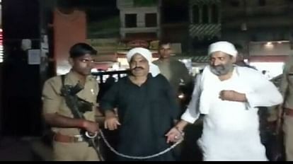 Hathras News: अतीक और अशरफ की हत्या के बाद बढ़ी सतर्कता, सोशल मीडिया पर रखी जा रही पैनी नजर Vigilance increased after the murder of Atiq Ahmed and Ashraf