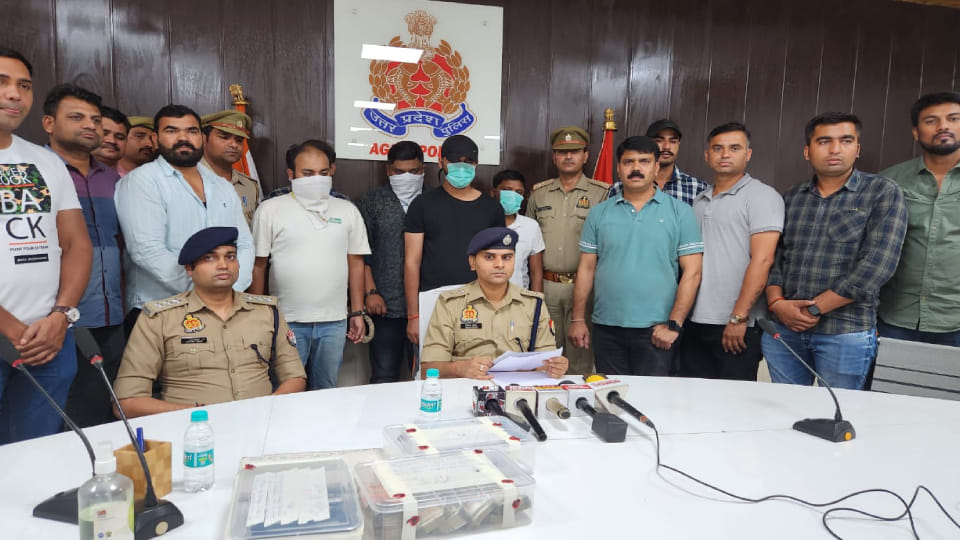 Police arrested five IPL bookies posing as tourists in hotel in Agra