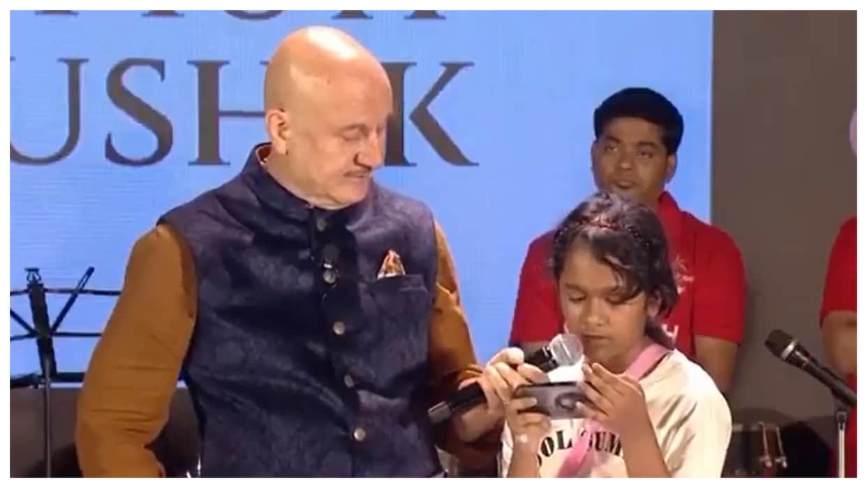 Satish Kaushik daughter Vanshika Reads out an Emotional Letter at an event Anupam Kher Shared Video