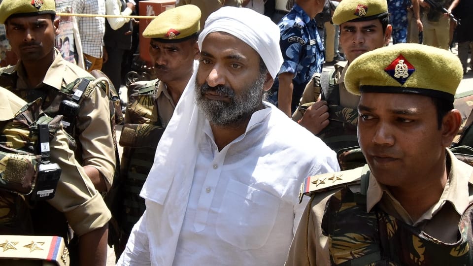 Bareilly Police 25 thousand reward declared on Ashraf Brother in law Saddam after Asad Encounter