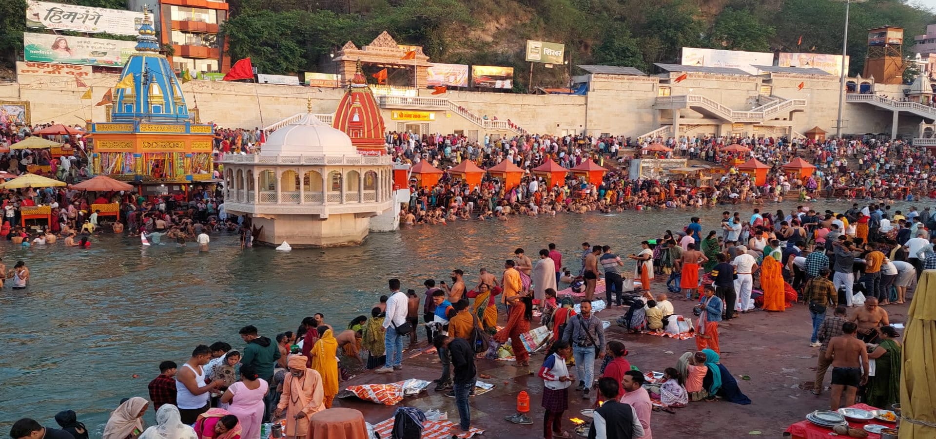 Baisakhi 2023 Snan in Haridwar devotees reached several ghats of Ganges including Harki Paidi Watch Photos