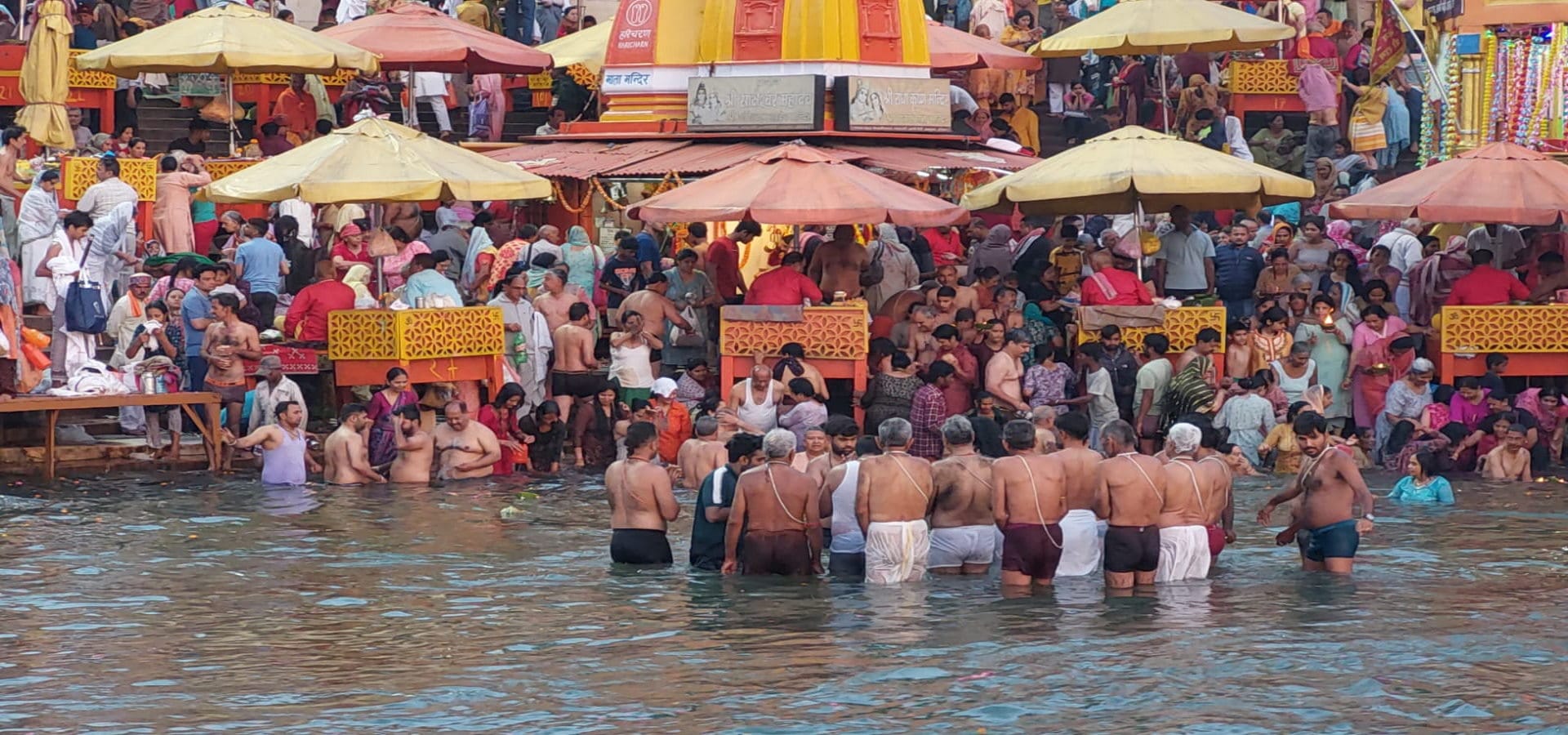 Baisakhi 2023 Snan in Haridwar devotees reached several ghats of Ganges including Harki Paidi Watch Photos