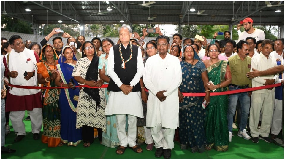 Delegation of Valmiki community met Rajasthan CM Ashok Gehlot in Jaipur