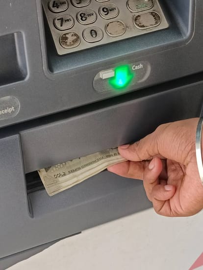 एटीएम से पैसे निकालने वालों ये बातें नहीं जानते होंगे आप