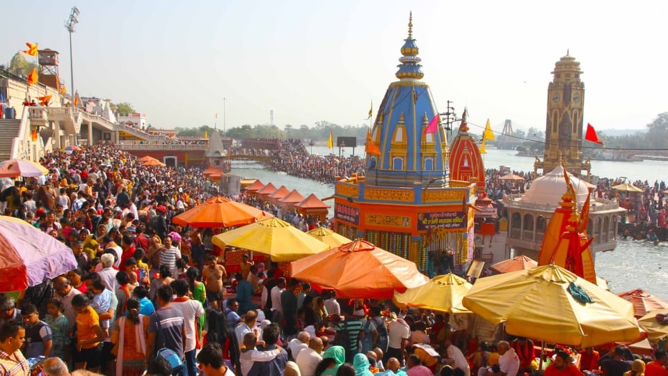 Baisakhi 2023 Snan in Haridwar devotees Huge crowd for ganga snan during corona Photos