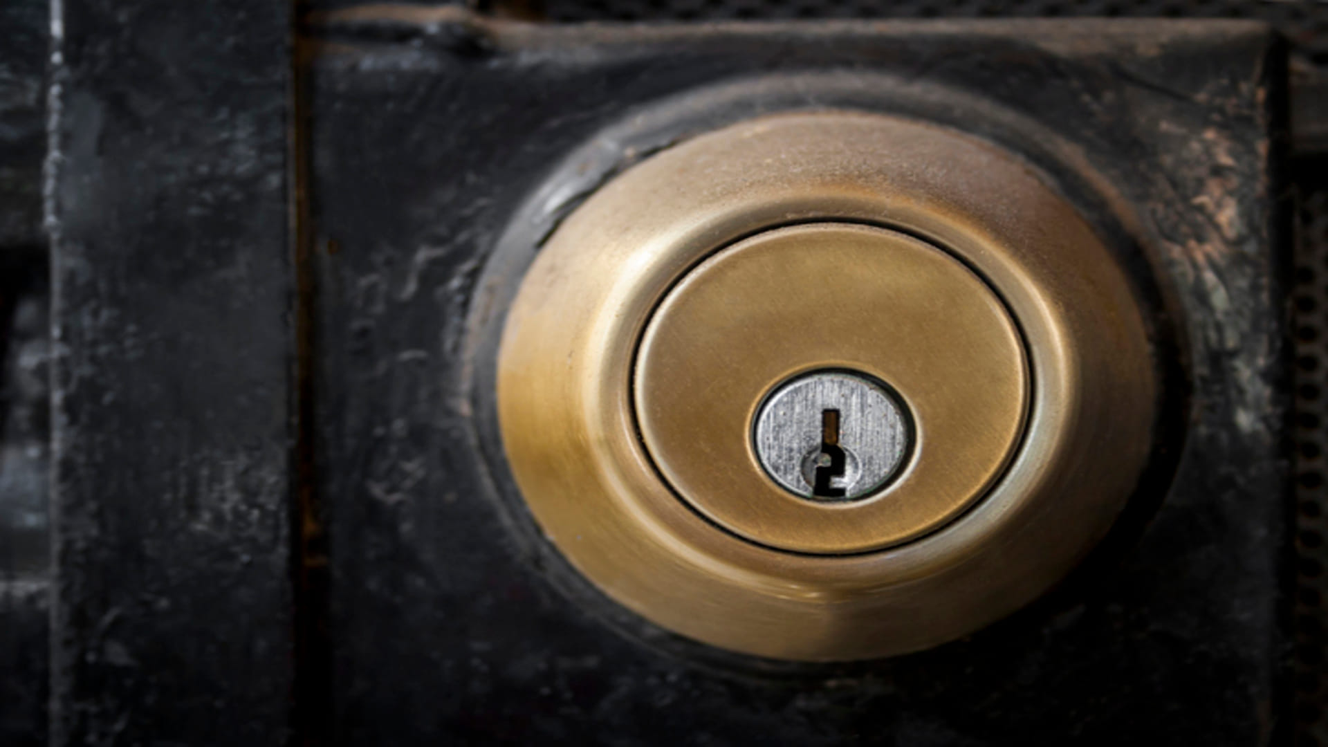 How To Open Door Lock With The Help Of Safety Or Bobby Pin Know The Method Here