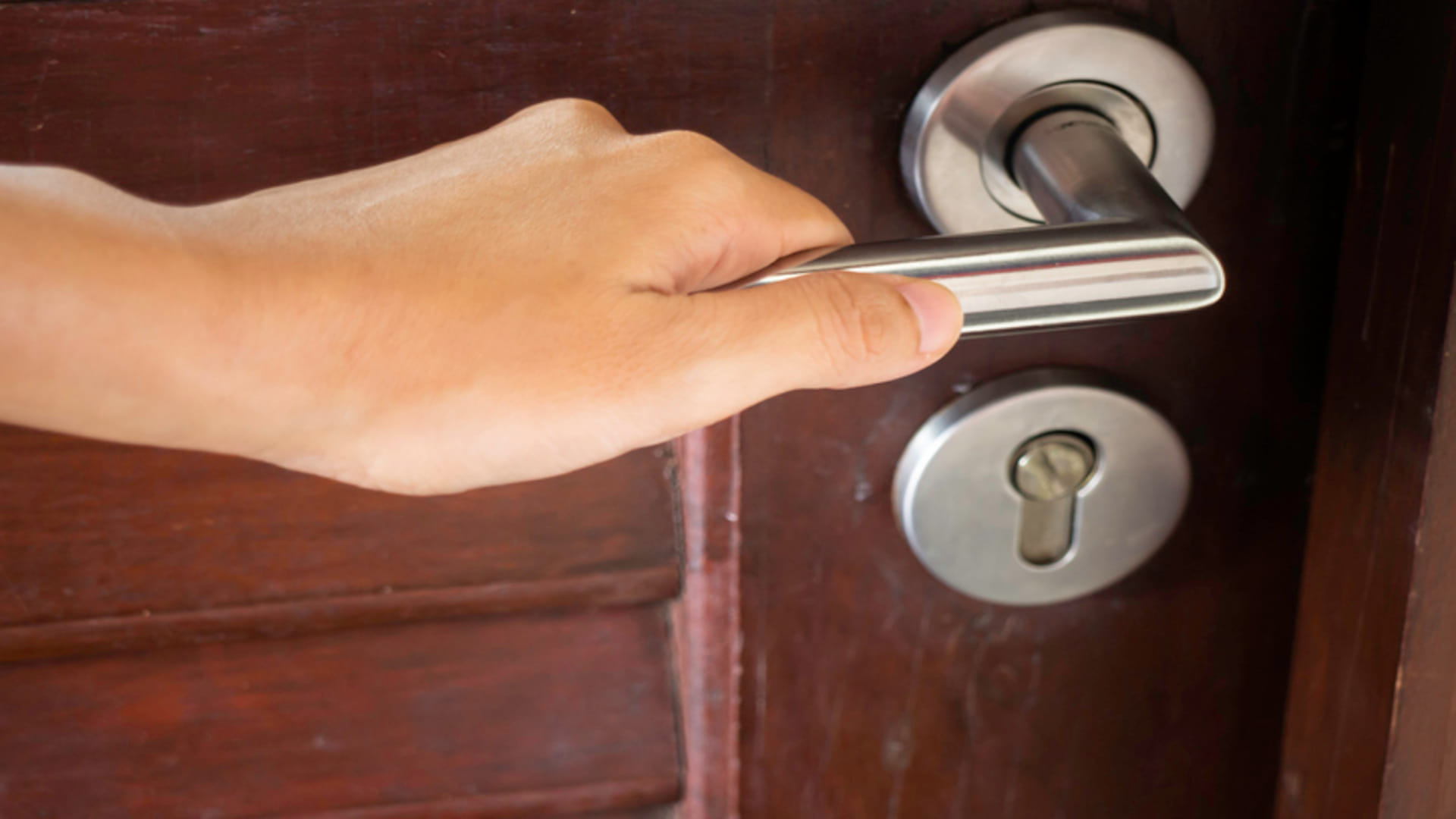 How To Open Door Lock With The Help Of Safety Or Bobby Pin Know The Method Here