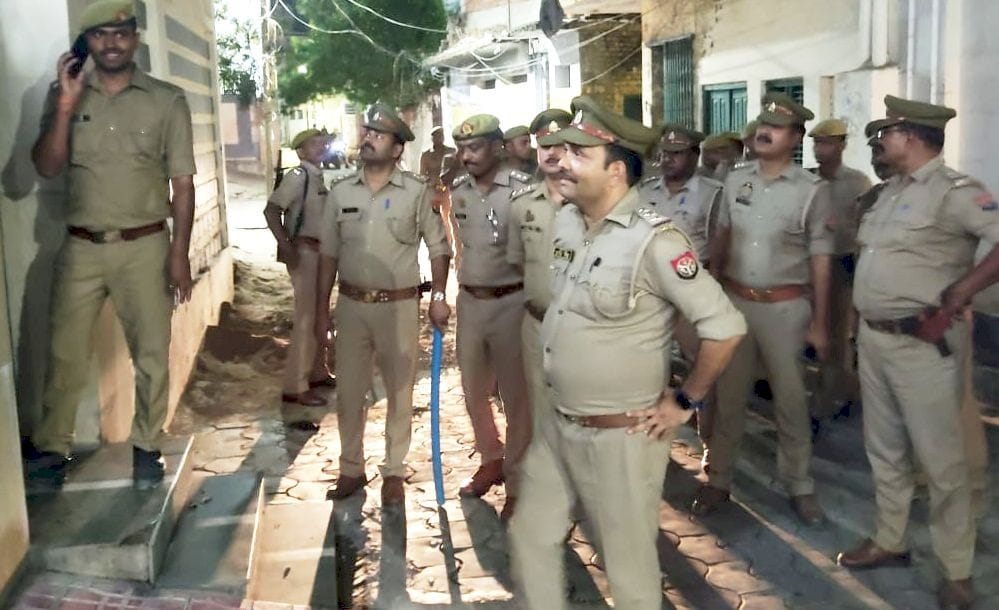 Raids on 20 places close to the mafia Atiq Ahmed, list of 35 has been received from Prayagraj police