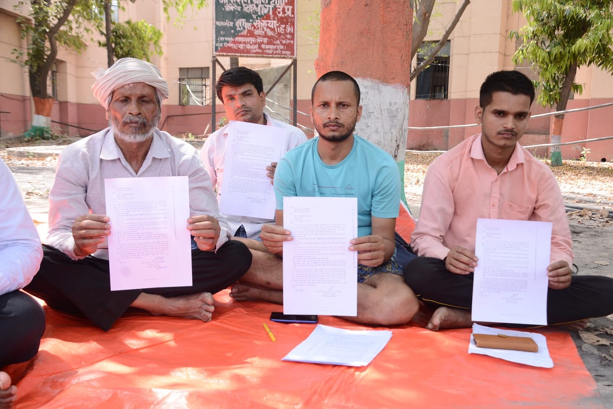 Madauli Fire Tragedy, Victims family sitting on hunger strike, SP said When will Yogi ji get justice