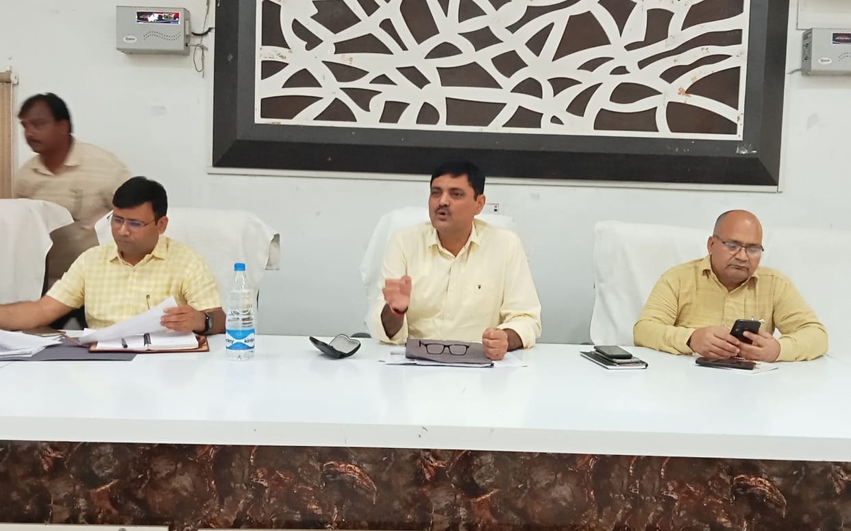 CDO reviewed operation kayakalp on 19 points, progress of block works disappointing, salary of seven BEOs wit