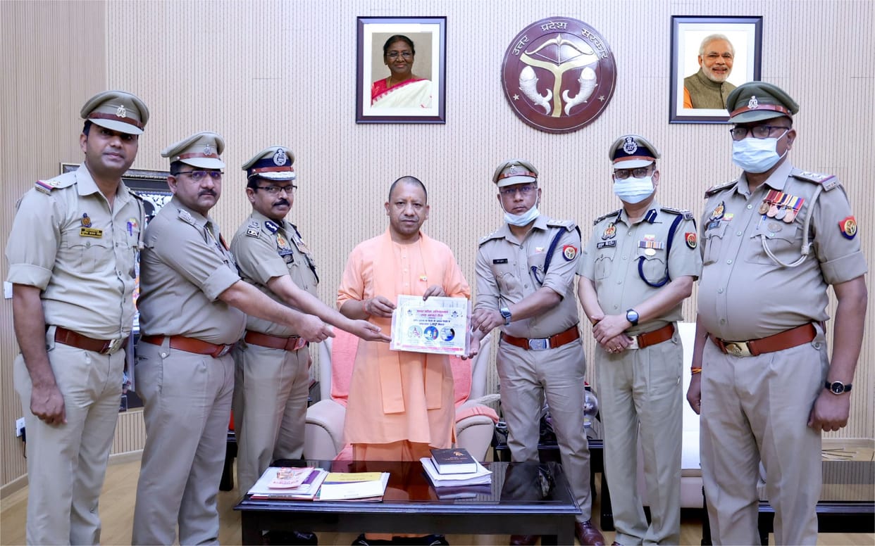UP News: Fire safety week started, flag pin put on Chief Minister Yogi