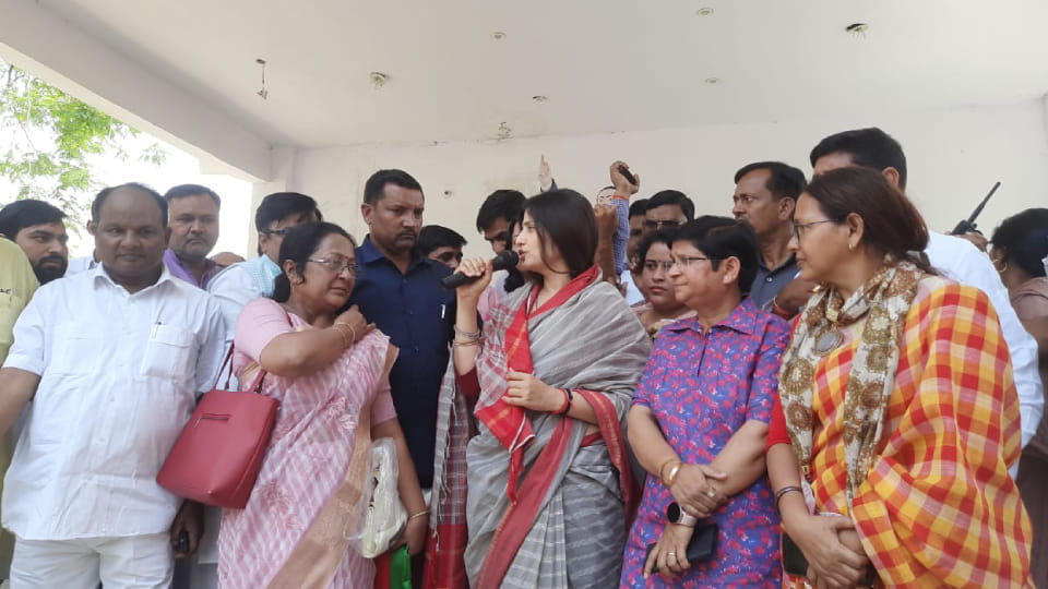 MP Dimple Yadav said On Asad Encounter in mainpuri democracy is flying in Uttar Pradesh