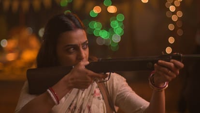 Mrs Undercover Movie Review in Hindi by Pankaj Shukla Anushree Mehta Radhika Apte Sumeet Vyas Zee5 Kolkata