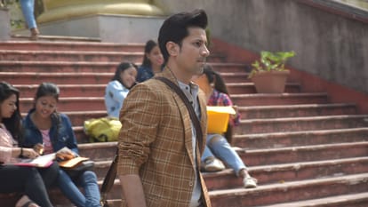 Mrs Undercover Movie Review in Hindi by Pankaj Shukla Anushree Mehta Radhika Apte Sumeet Vyas Zee5 Kolkata
