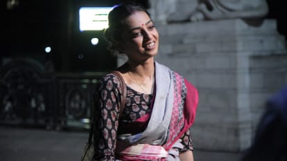 Mrs Undercover Movie Review in Hindi by Pankaj Shukla Anushree Mehta Radhika Apte Sumeet Vyas Zee5 Kolkata