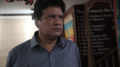 Mrs Undercover Movie Review in Hindi by Pankaj Shukla Anushree Mehta Radhika Apte Sumeet Vyas Zee5 Kolkata