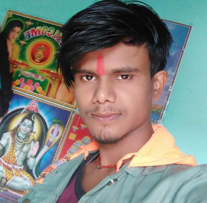 Sonebhadra Accident: Mixer machine was standing on the road, bike rider collided strongly, died