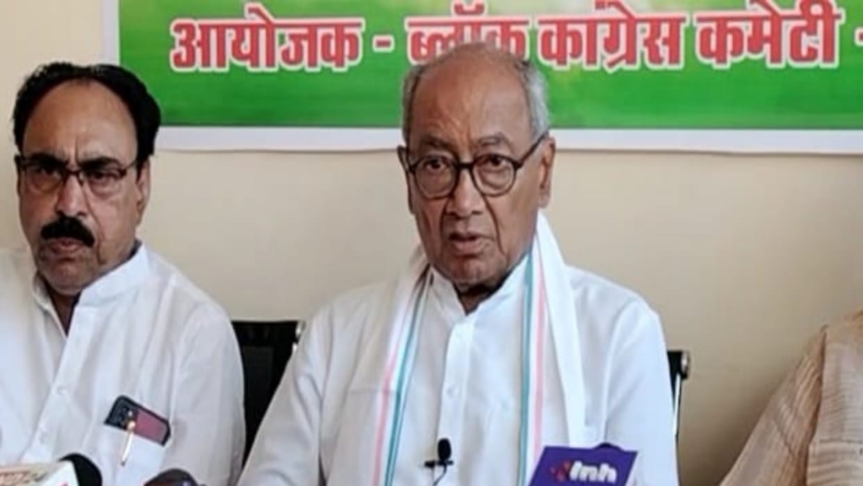 MP Politics Digvijay Singh said KamalNath government had also waived loan of relatives CM Shivraj