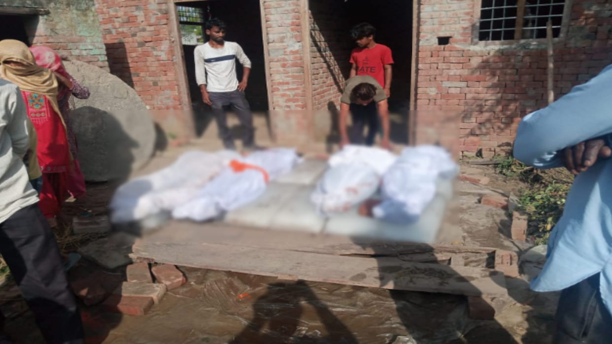Five bier were raised from a house in Muzaffarnagar and there is an atmosphere of sorrow in the whole village