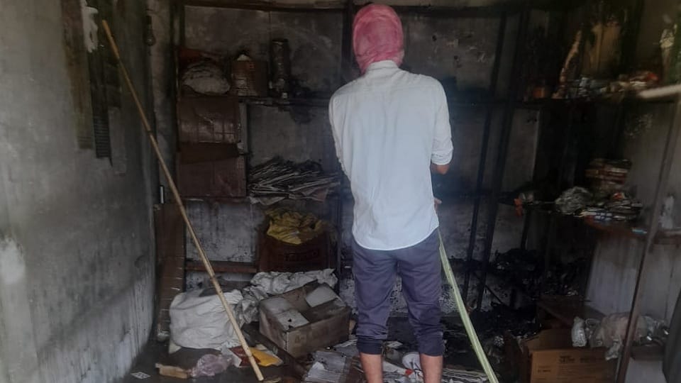 Fire broke out in auto parts shop burnt valuables