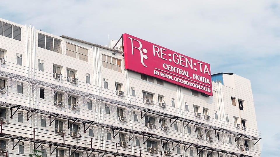 Regenta hotel lift broken due to overloading in noida