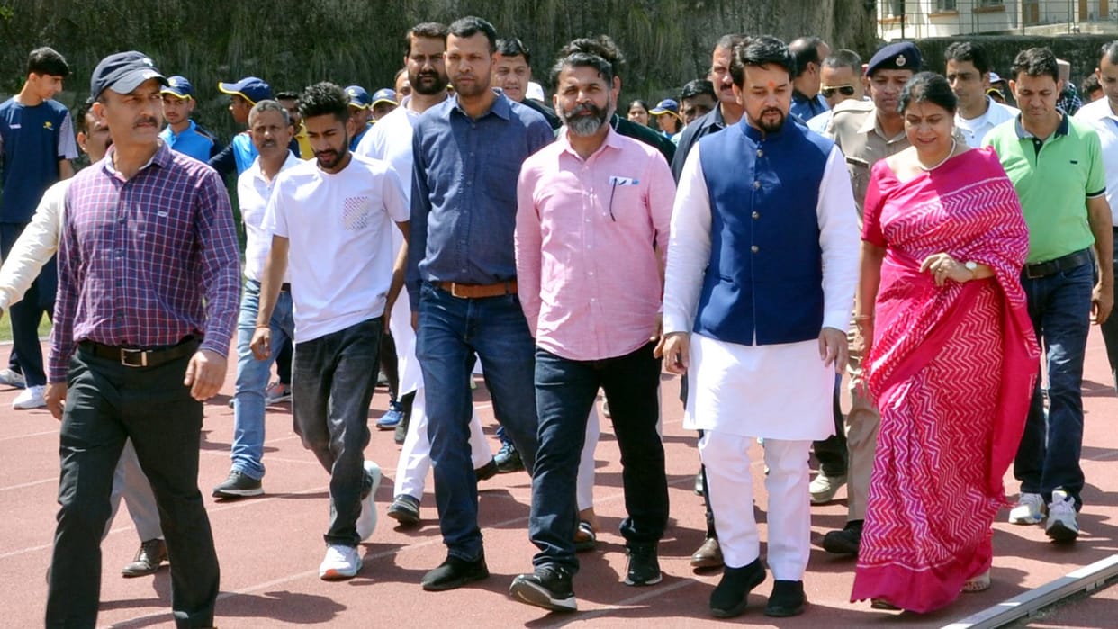 union minister anurag thakur hita out at mamata banerjee