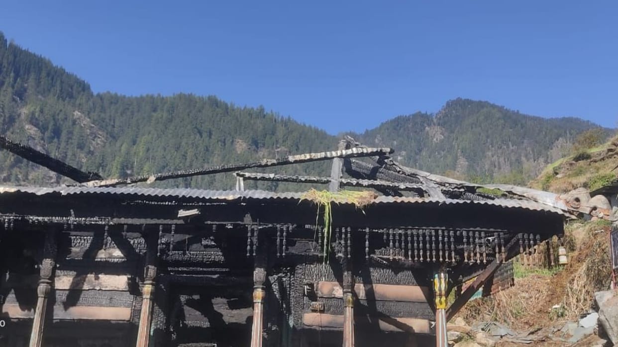 Fire broke out in Kinnaur's Nalig temple