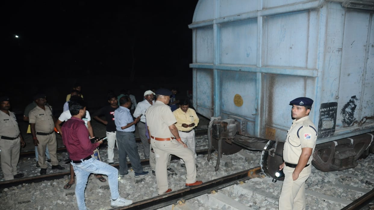 Goods train box landed near Chilbila Junction, goods train was going to township after loading cem