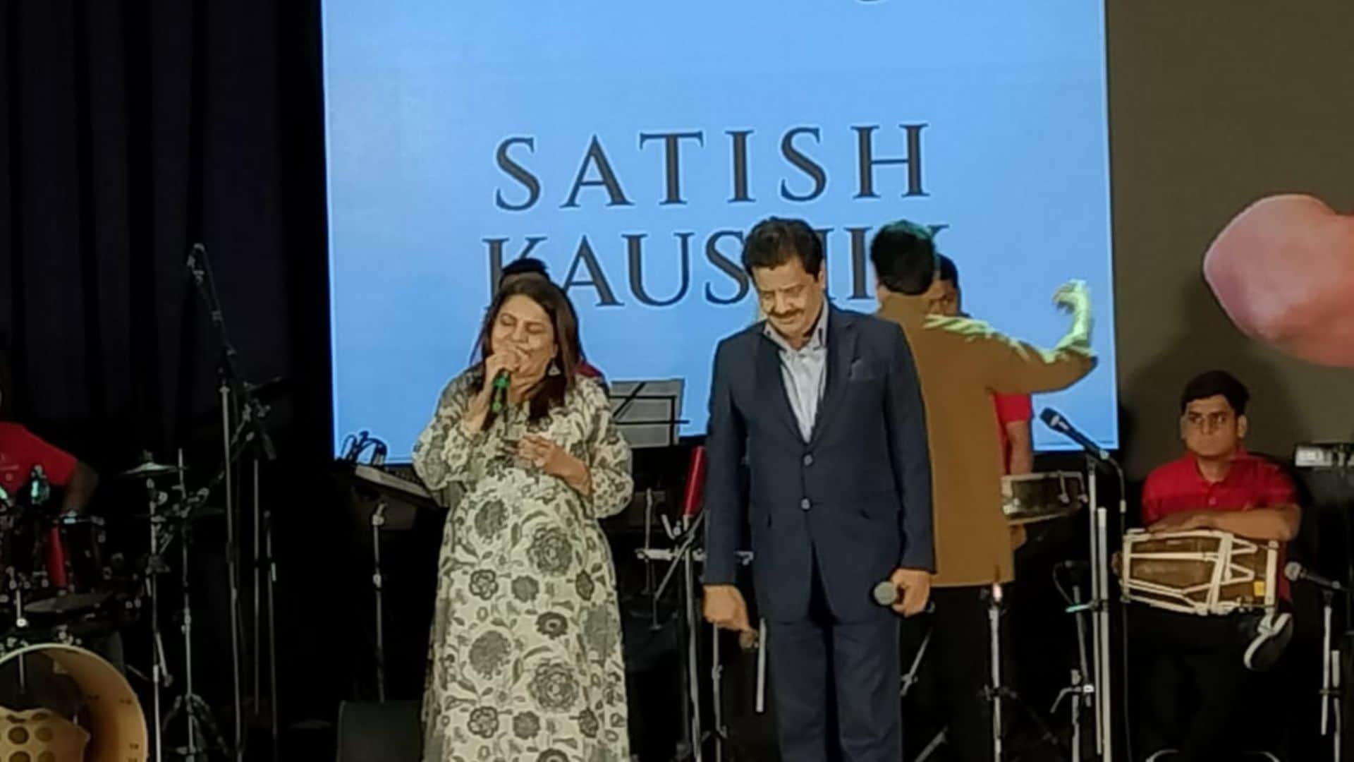 Satish Kaushik Birthday celebration anil kapoor got emotional his daughter vanshika anupam kher neena reached