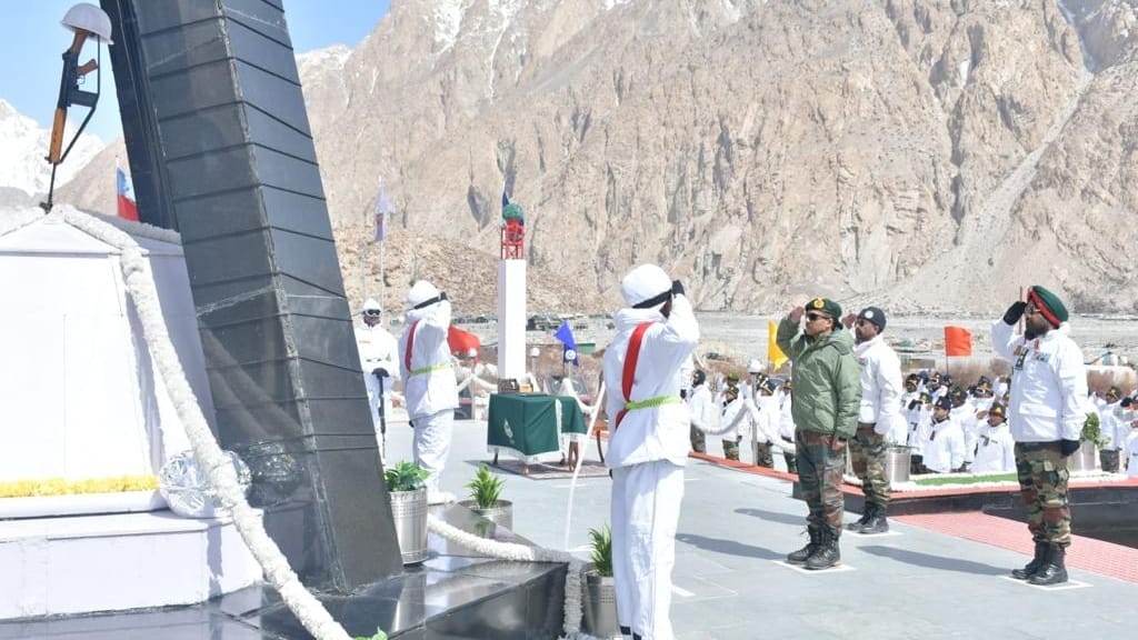 Tributes paid to martyred soldiers on Siachen Day brave women honored