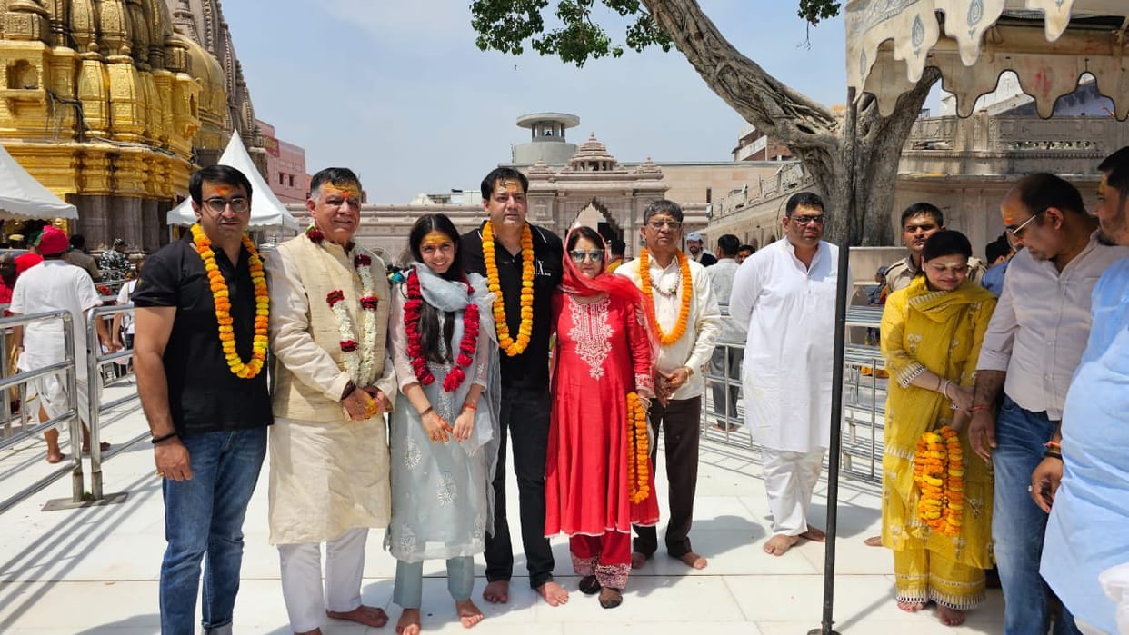 UP Assembly Speaker Satish Mahana paid obeisance at kashi Vishwanath mandir