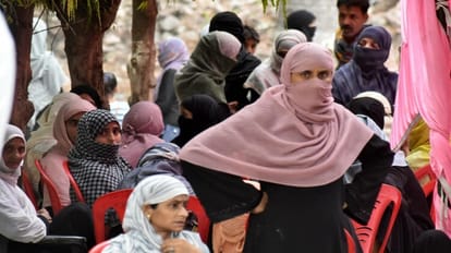 Asad Encounter: असद के एनकाउंटर से लोग नाराज, पड़ोसियों ने कहा- उसकी कच्ची थी उम्र, पेशेवर अपराधी भी नहीं था Asad Encounter People angry Asad encounter, neighbor says he was young he was not even professional criminal