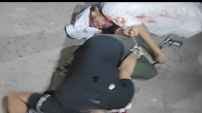 Atiq Murder: मीडियाकर्मी बन प्रेस लिखी बाइक से आए थे तीन बाइक सवार, गोली मारने के बाद लगाए जय श्रीराम के नारे Atiq Murder: Three bike riders came on a bike written as pressmen, raised slogans of Jai Shri Ram after being