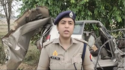 big road accident in Shravasti, Innova car collided with tree