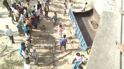 many people died after tractor trolley fell into Garra river in Shahjahanpur