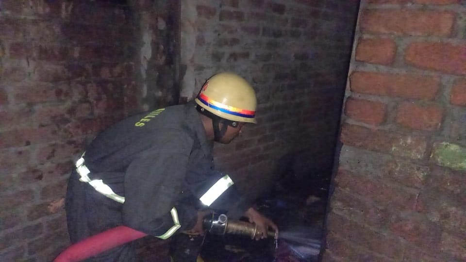 Fire broke out in a closed house goods worth lakhs burnt