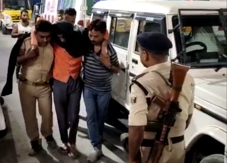 Bihar: Police team attacked in RJD MLA's area in Siwan, half a dozen policemen injured