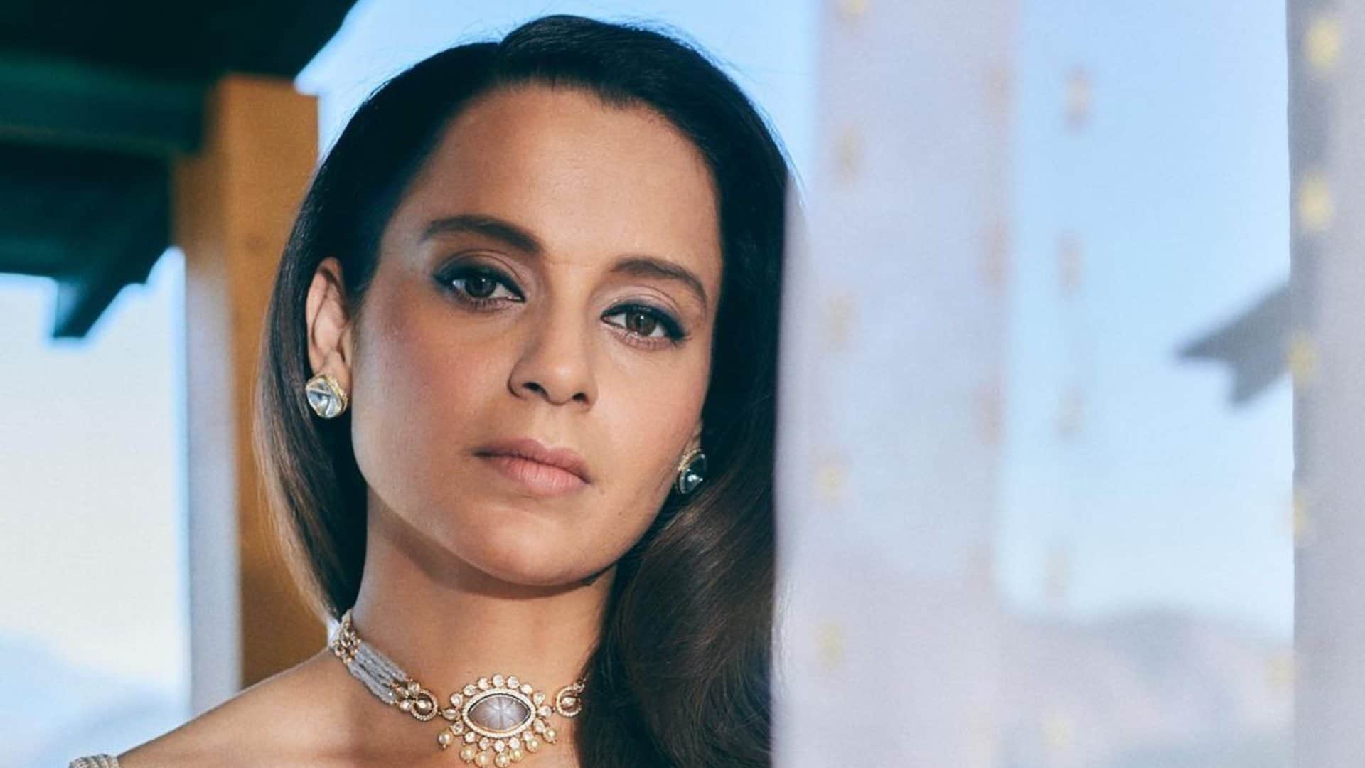 Kangana Ranaut Karan Johar Social Media War Actress attacks on him for calling her jobless