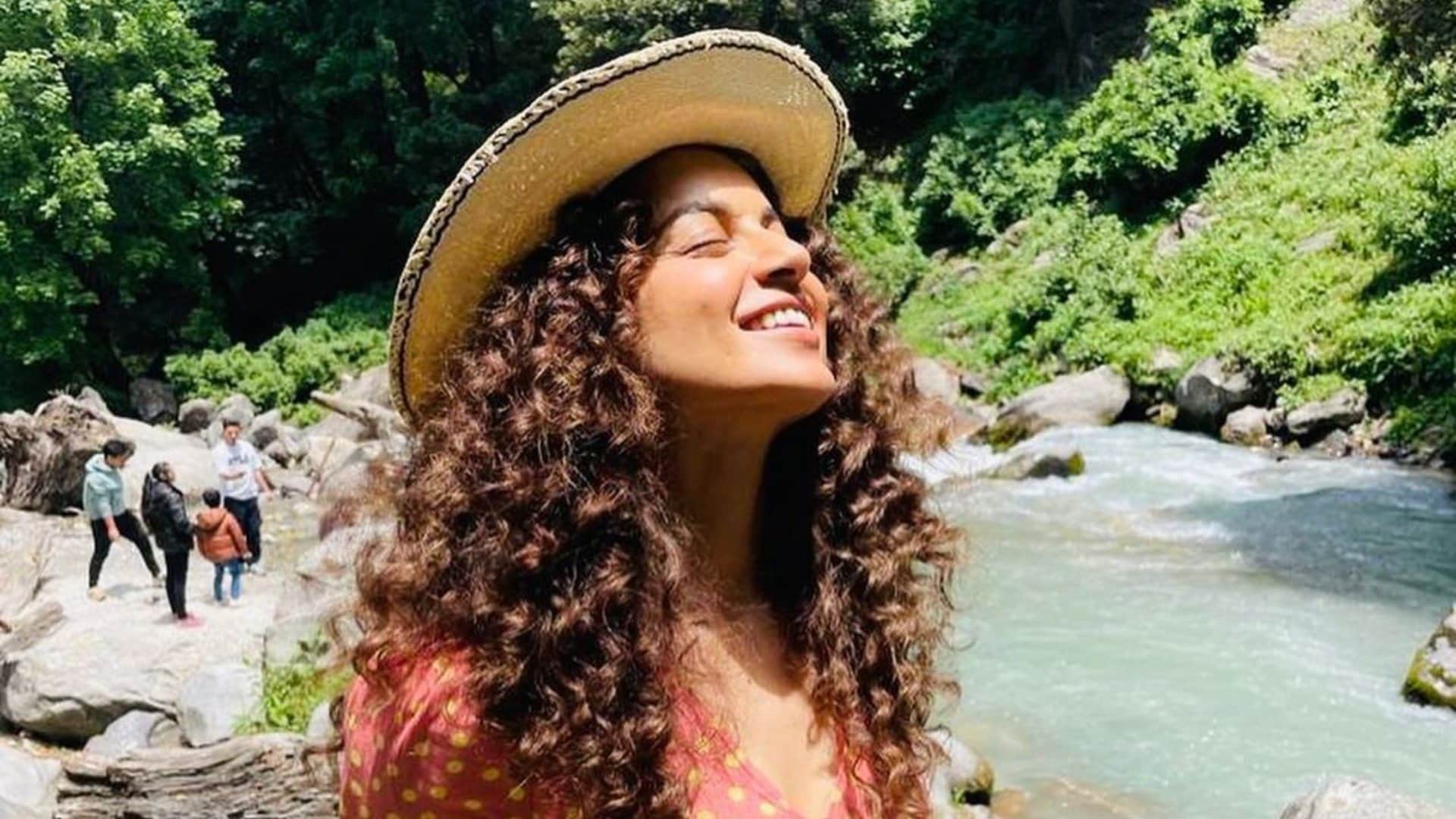 Kangana Ranaut Karan Johar Social Media War Actress attacks on him for calling her jobless
