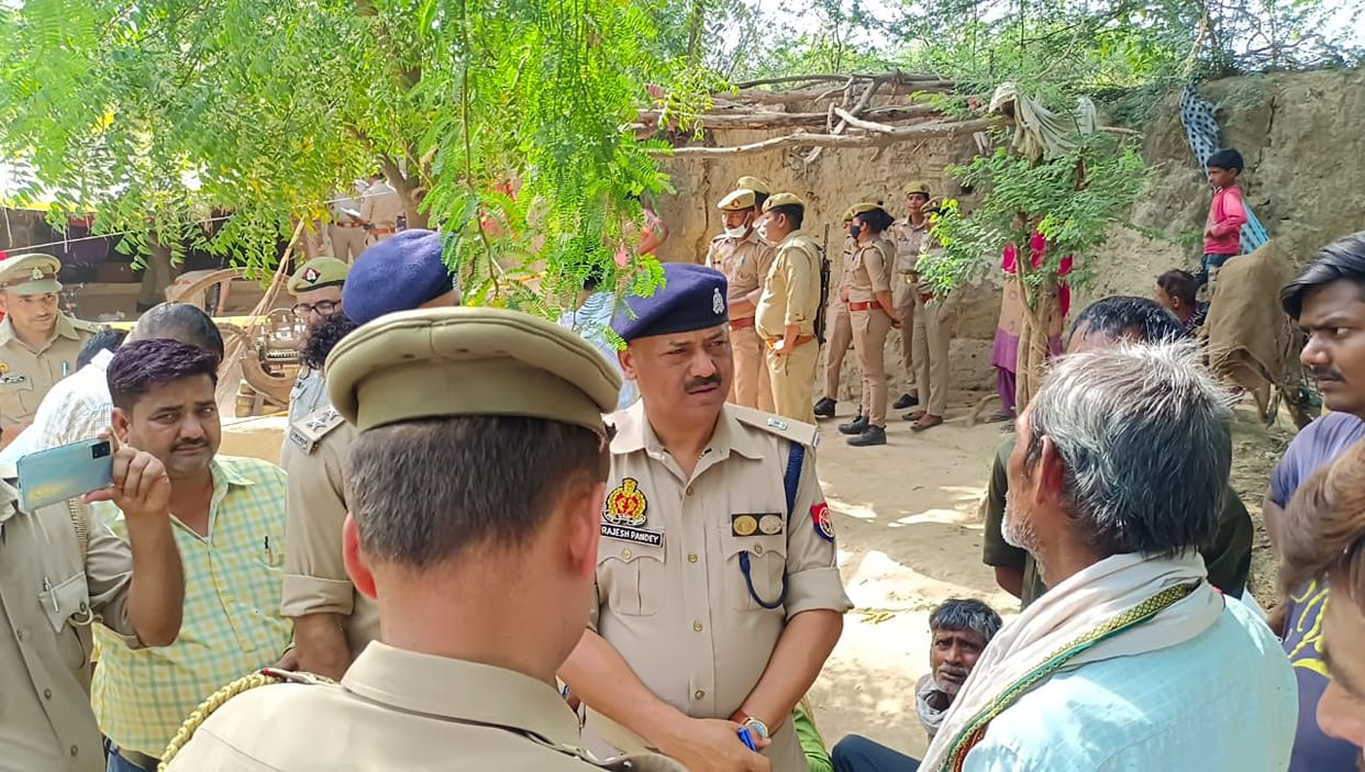 Brutally murdered wife and children in Kanpur Dehat, then youth committed suicide by hanging