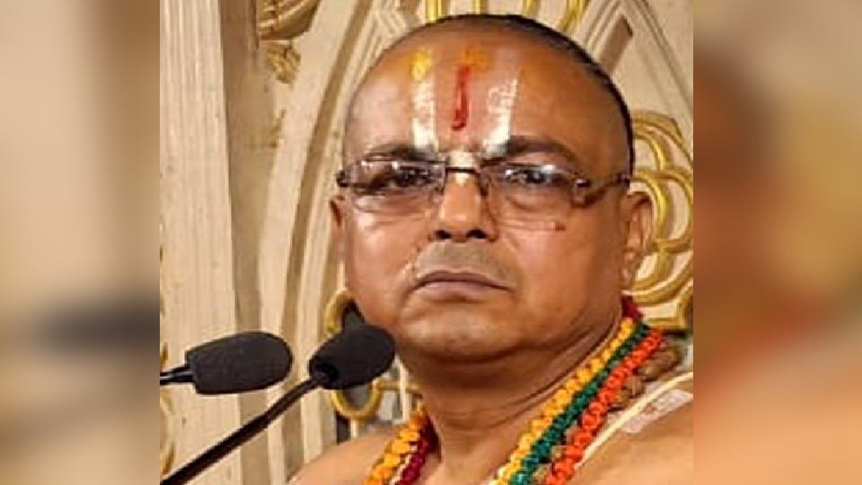 Kathavachak Gopalcharya says Hindu marriages used to take place at night due to the fear of Mughals