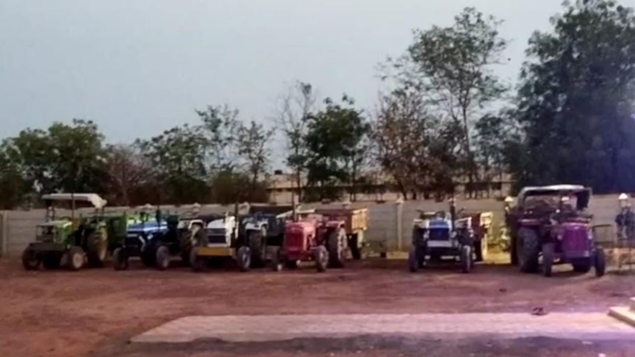Katni Six trolley-tractors And two JCB seized while mining Morang FIR lodged against nine people